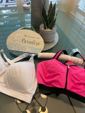 2 Victoria's Secret Adjustable Strap Sports Bras 38DD White Pink Racer Back EUC